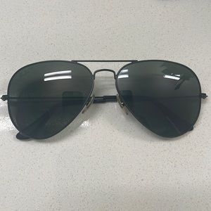 Ray-Ban RB3025 Classic Aviators - Black / Green